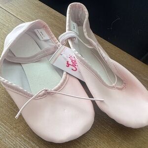 Brand new, size 1 Pink Ballet Flats for Kids